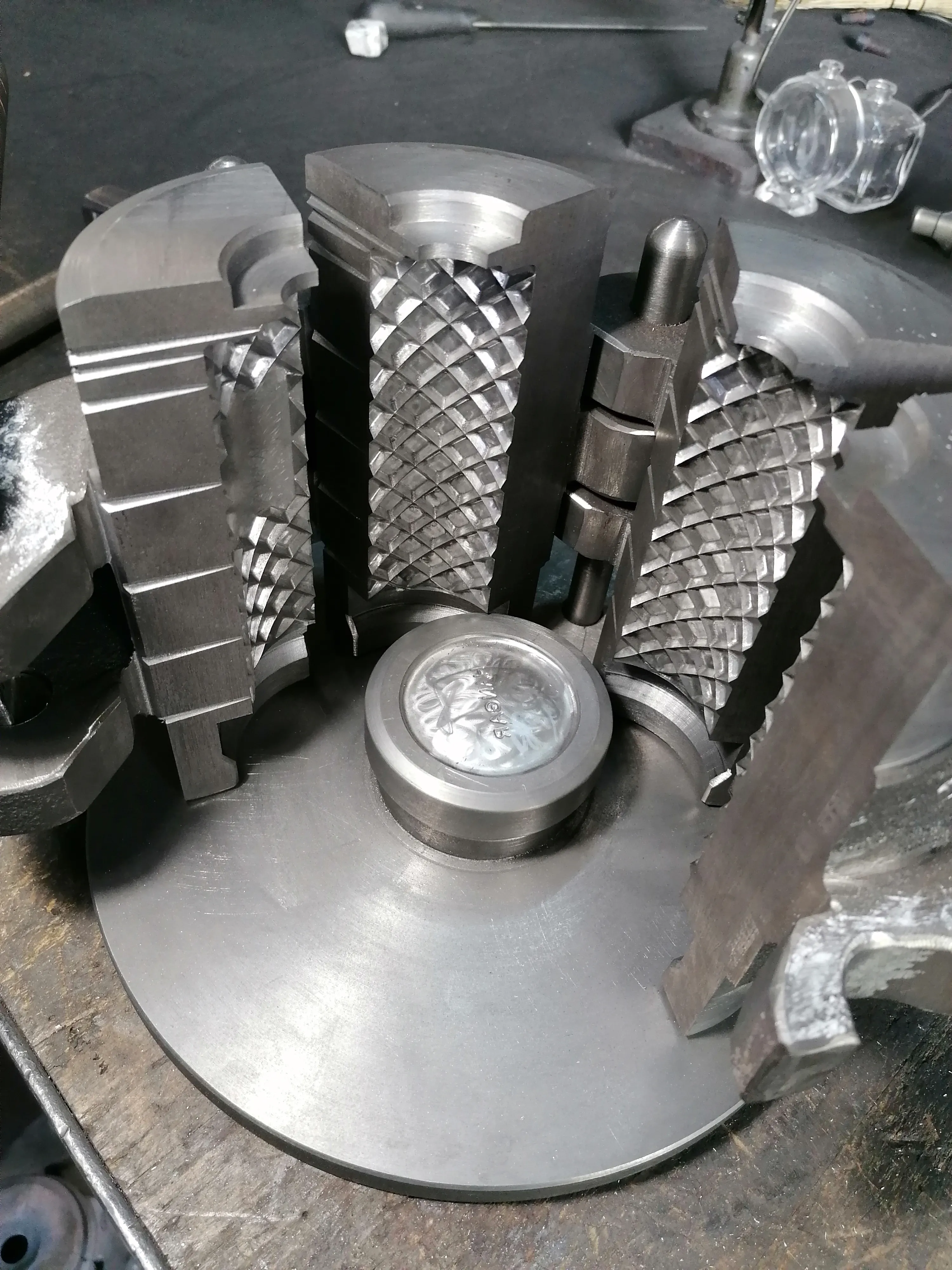 Cam Üretimi Şiller Soğutma Kalıpları CNC
